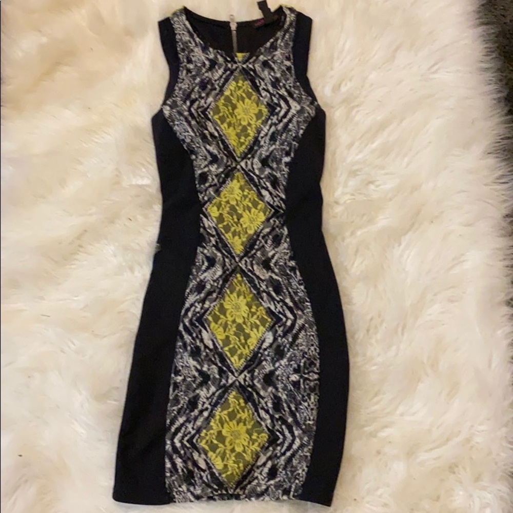 Cute black & yellow dress!